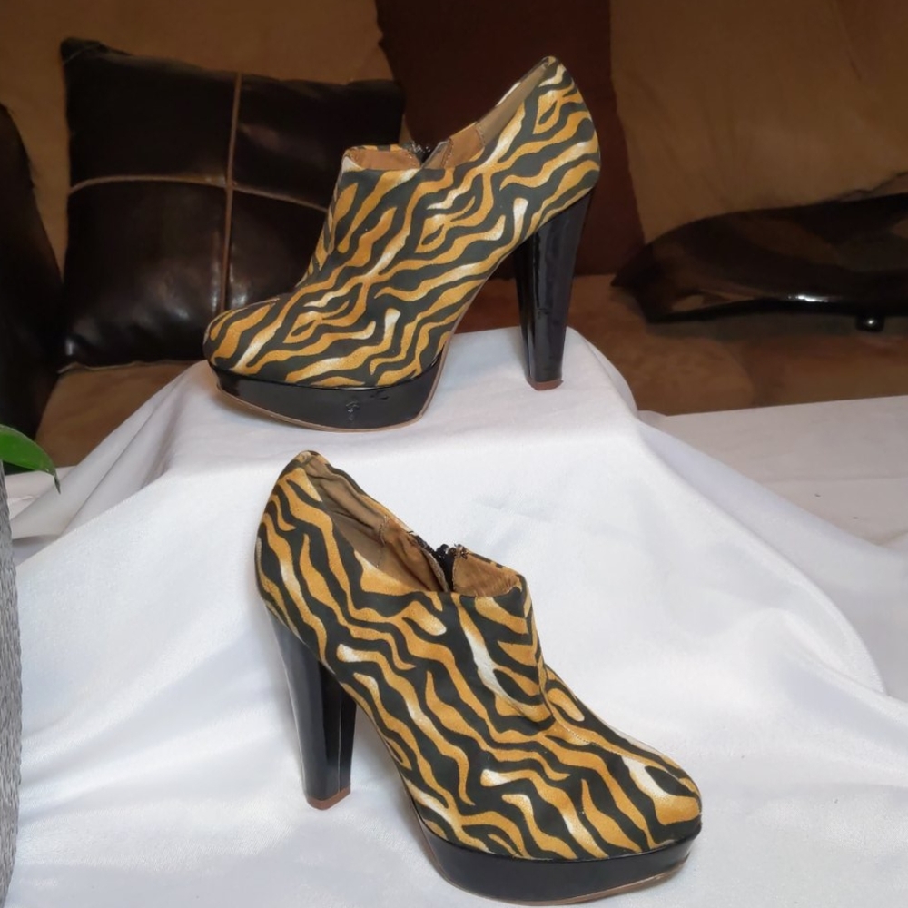 Sultry Limelight chunky heeled bootie